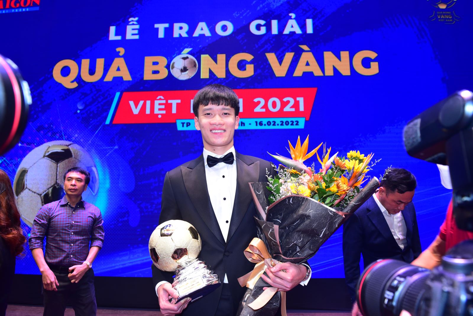 Hoang Duc thang Qua bong vang tuyet doi so voi Quang Hai