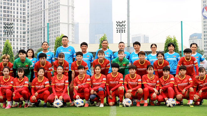 Tuyển nữ Việt Nam bịn rịn chia tay Ấn Độ về nước