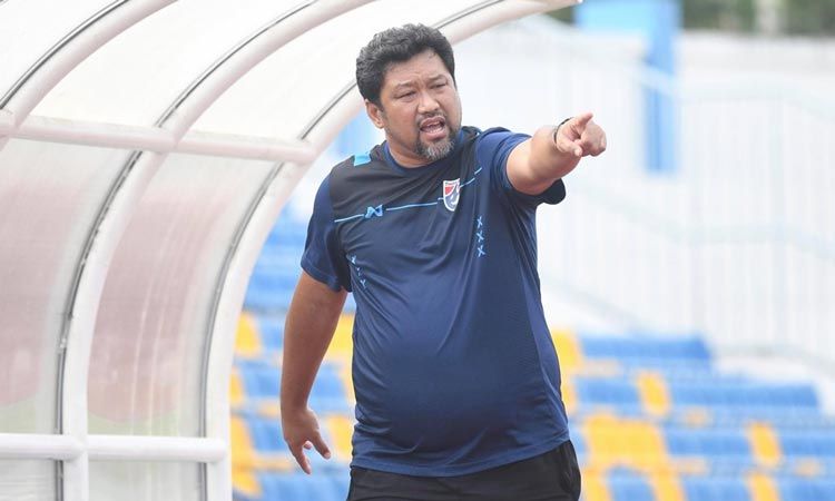 HLV của U23 Thái Lan, Worawut Srimaka không e ngại khi đối mặt với U23 Việt Nam và U23 Thái Lan