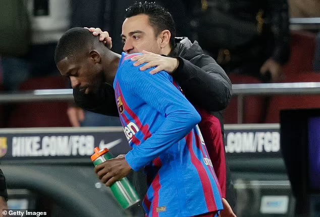 Xavi dành sự động viên cho Dembele