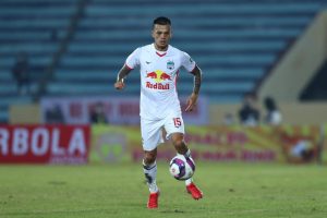 Trung vệ HAGL dương tính COVID-19. ảnh HAGL FC