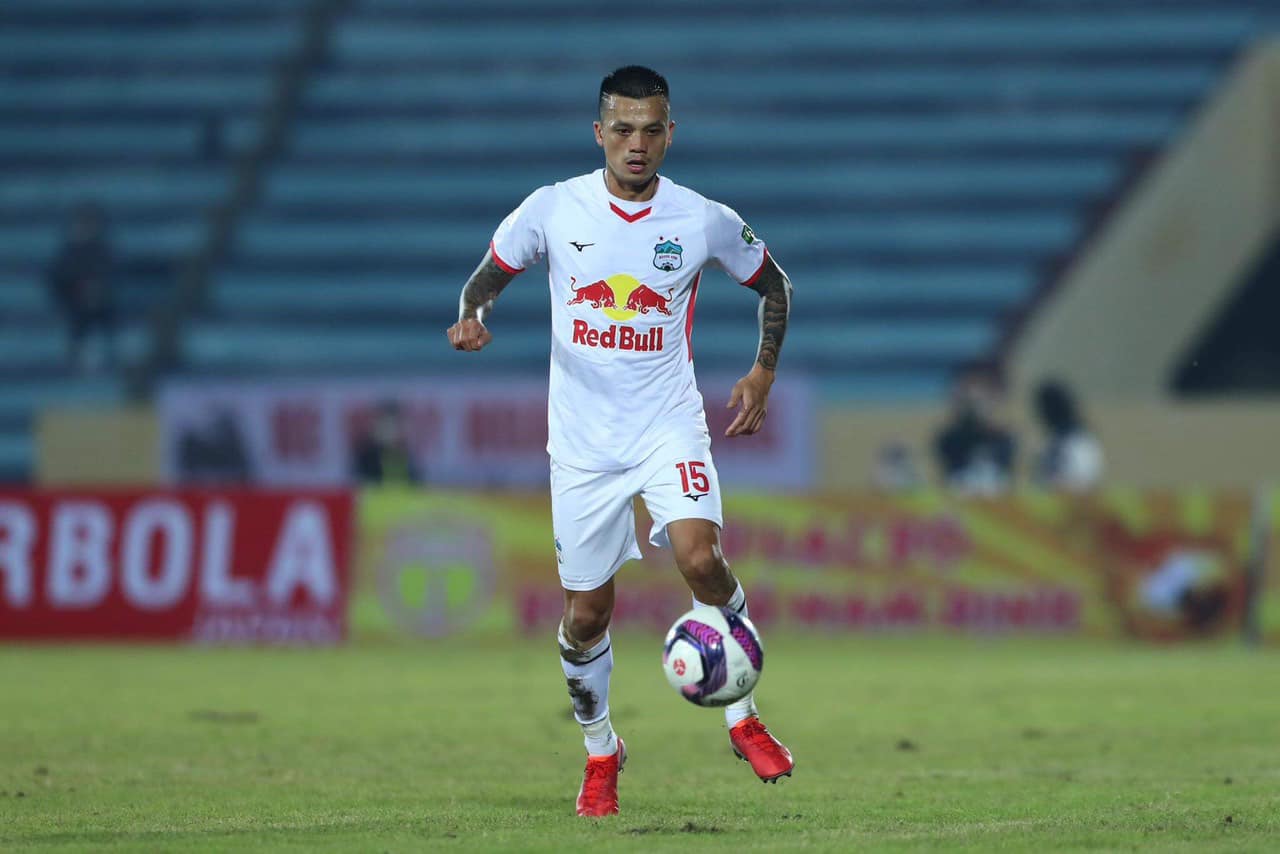 Trung vệ HAGL dương tính COVID-19. ảnh HAGL FC