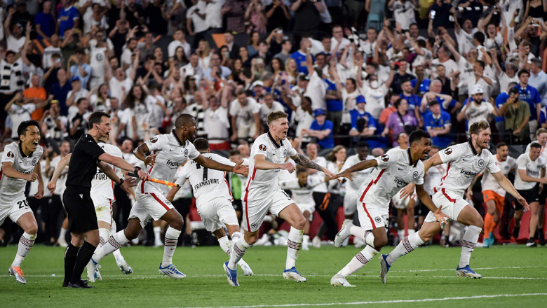 Kết quả chung kết Cúp C2 châu Âu 2021-22: Eintracht Frankfurt vô địch sau loạt luân lưu cân não - Ảnh 1